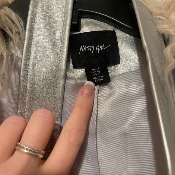 Nasty Gal Silver Faux Shearling Fur Collar Trench Coat : Size US 10 - Picture 6 of 6